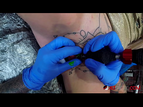 ❤️ Ekstremt tatovert hottie Sully Savage tok en tatovering på klitoris ❤️ Jævla video ved no.passionfeverspot.ru ❌️❤